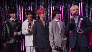 کات دریافت جایزه‌ی PUSH Performance Of The Year از txt در مراسم VMAs