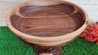 میوه خوری پایه بلند طرح پلکانی ساخته شده با چوب گردو سیاه و سفید