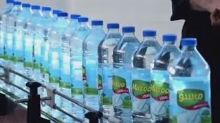 Hidden tunnel labeling device | Mineral water production line