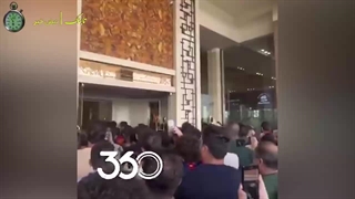 لحظه شکستن درهای هتل اسپیناس در هجوم طرفداران رونالدو